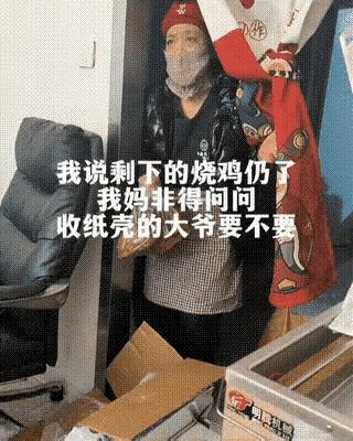 吵翻天！辽宁，一熟食店老板看到烧鸡隔夜没法卖了，就准备扔到垃圾桶，可母亲看到后却