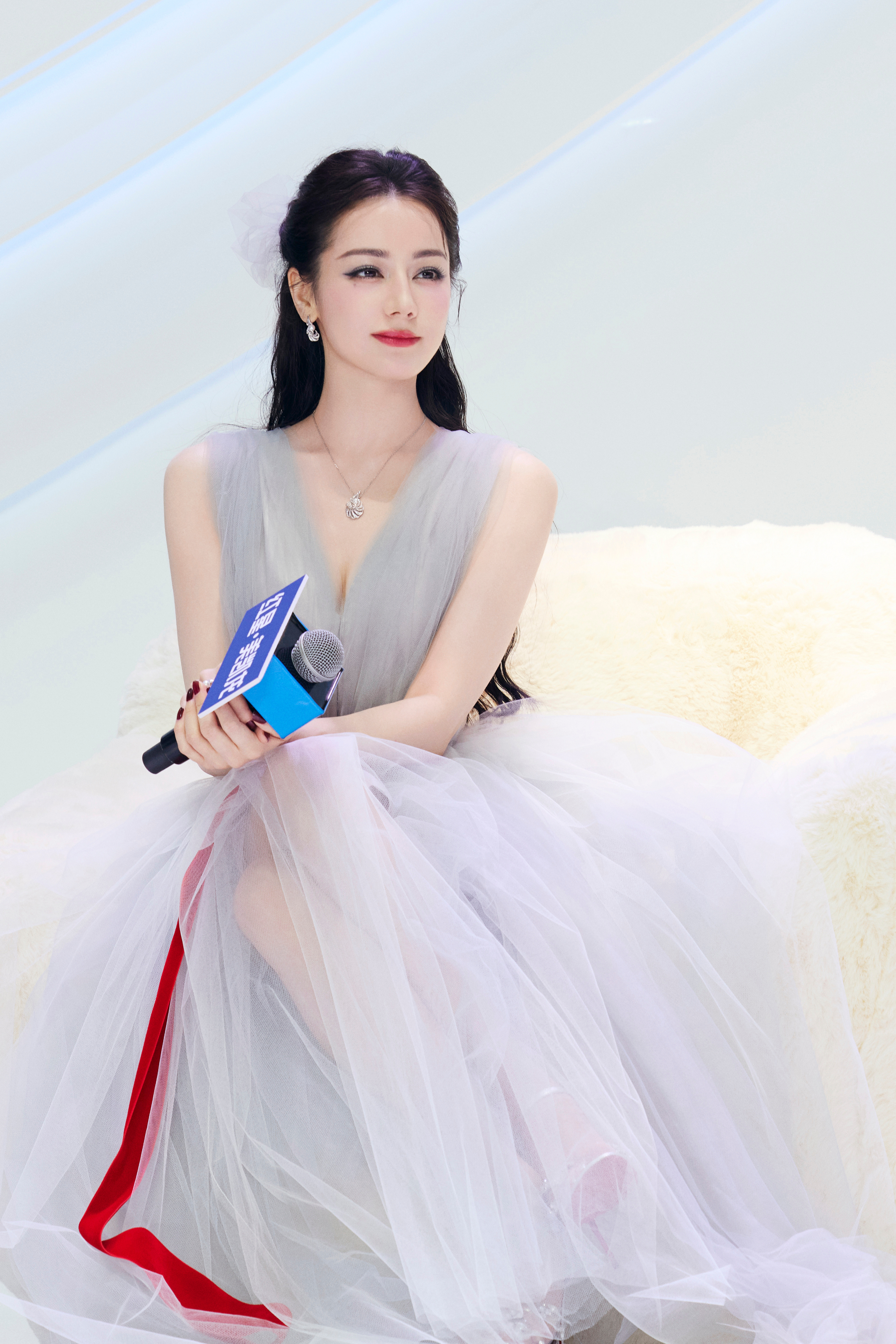 迪丽热巴迪丽热巴五大月刊全满贯 dlrb 迪丽热巴 月是人间散客，亦是人间清乐，