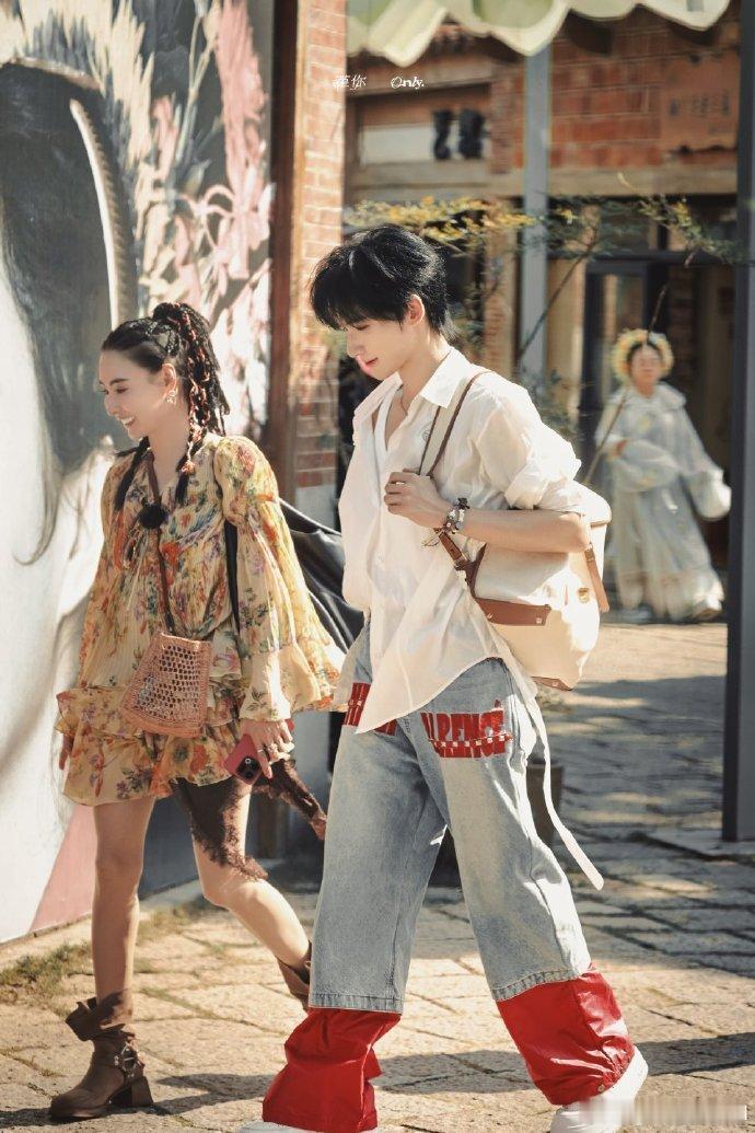 刘嘉玲让余宇涵叫奶奶 谁被这段互动戳中笑点！余宇涵乖乖回应聊天，刘嘉玲突然撒娇式