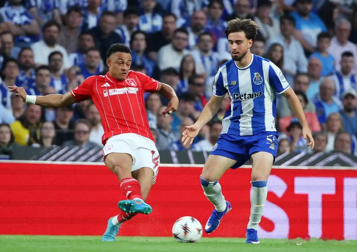 今晚凌晨，欧联杯 1/4 决赛次回合迎来关键战，首回合双方 1-1 战平，森林队