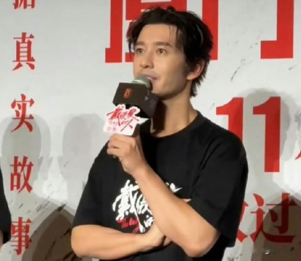 对于不想占用却占用了大量公共资源的黄晓明，内心不仅仅煎熬，应该也很自责内疚。所以