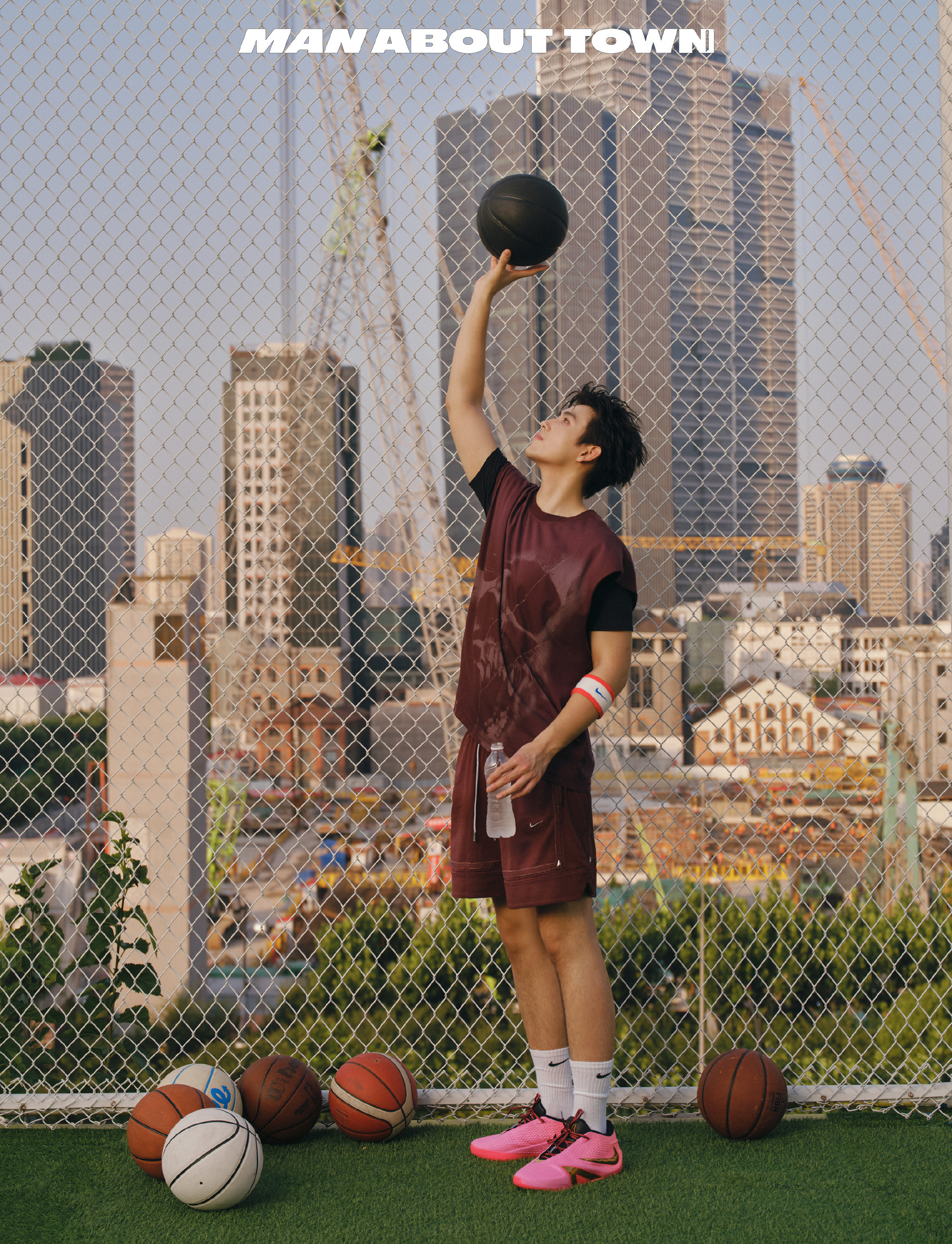 陈飞宇亮相Man About Town 中文版七，八月合刊封面，身穿Nike耐克