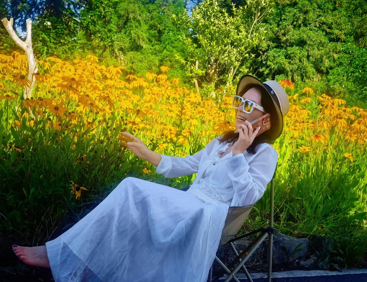 正在通话中的美女