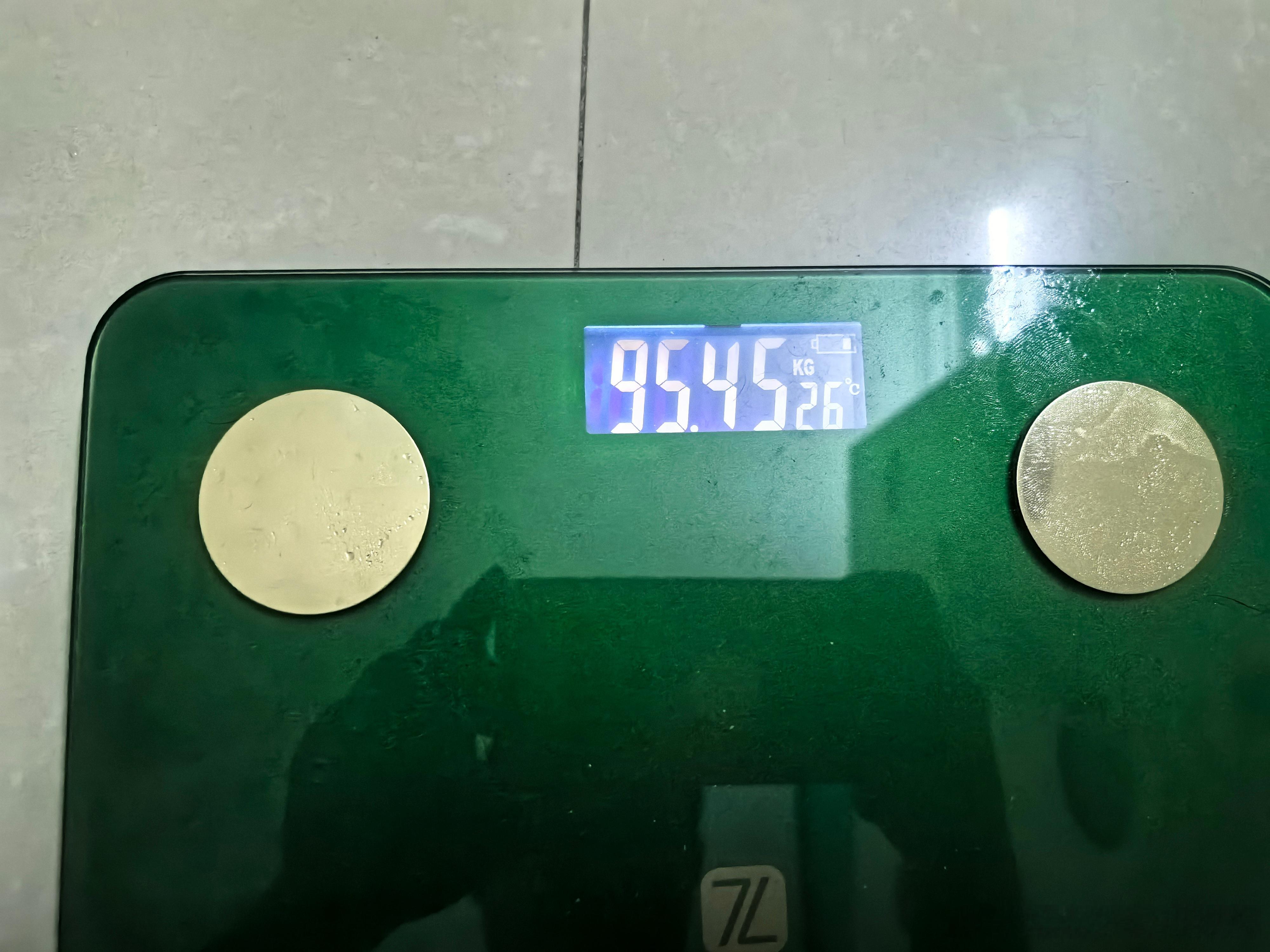 某种意义上来说 190斤了  昨晚少吃一口就瘦了～ 