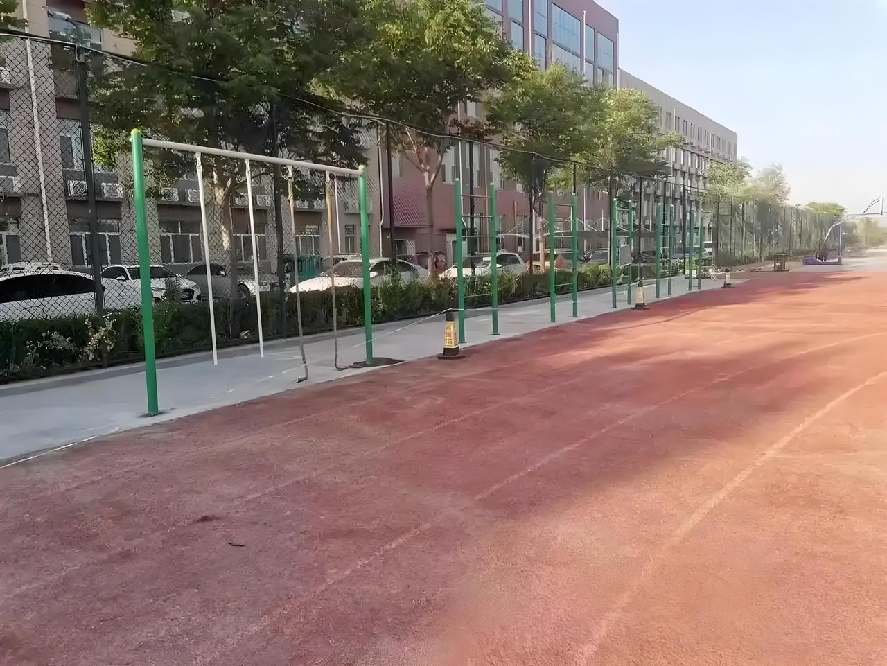 同样是日常健身遛弯，肥西和长丰的体育配套差距，比你想的大太多！一个家门口就有免费