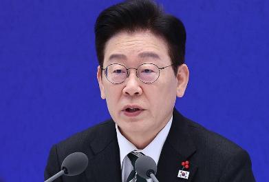 李在明已经表态了，只要美国想要撤离在韩美军，自己随时欢迎。
 
其实这跟李在明的