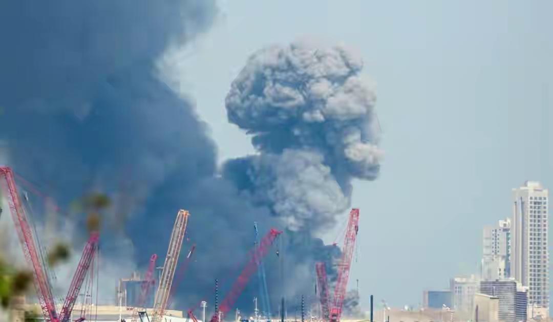 交战第9天，伊朗动用集束炸弹，美军出现异动，特朗普口风变了