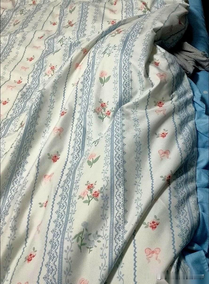 专家说，床单最好三五天就换一次。

我当时就笑了。

真的，不是嘲笑，是觉得有点