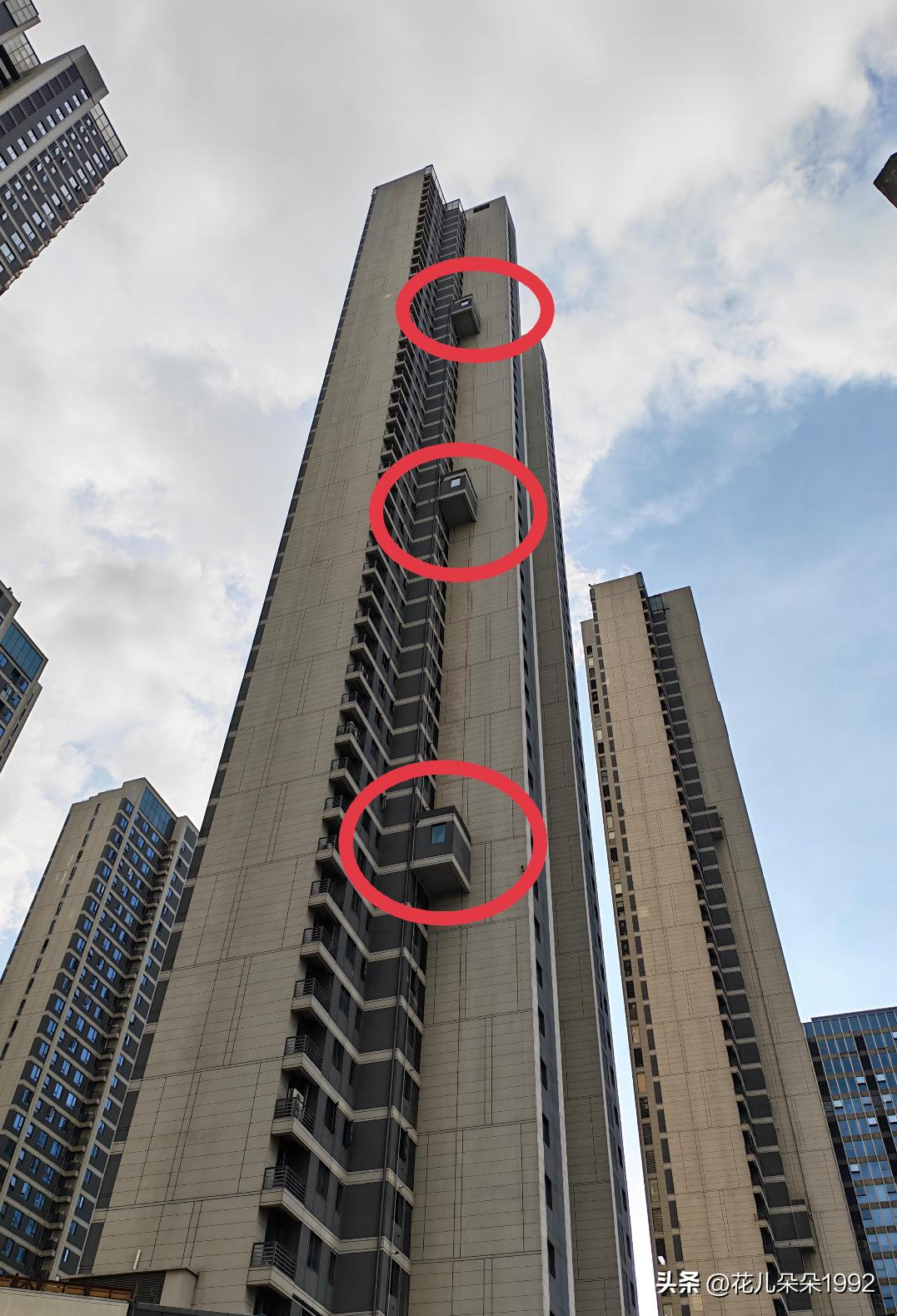 这三个打圈的是整栋的避难层？还是本来购买的建筑面积户型就比较大？