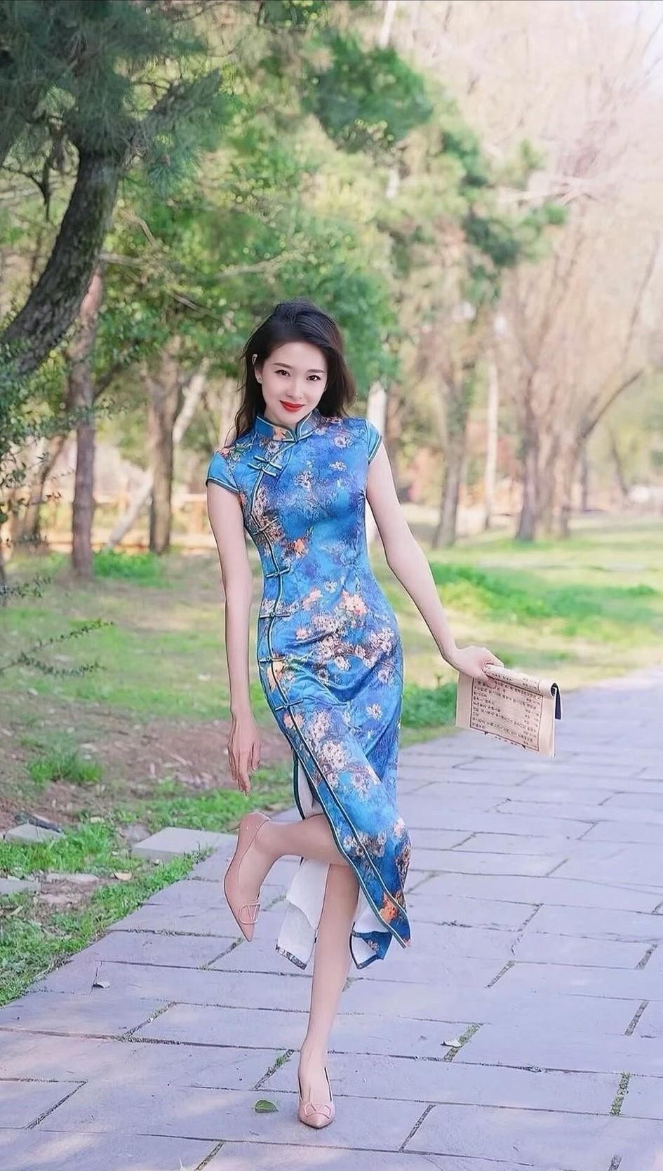 一袭青衣步履轻，两处花影映长亭。晒图笔记大赛 纯天然美女长啥样子 记录我的202