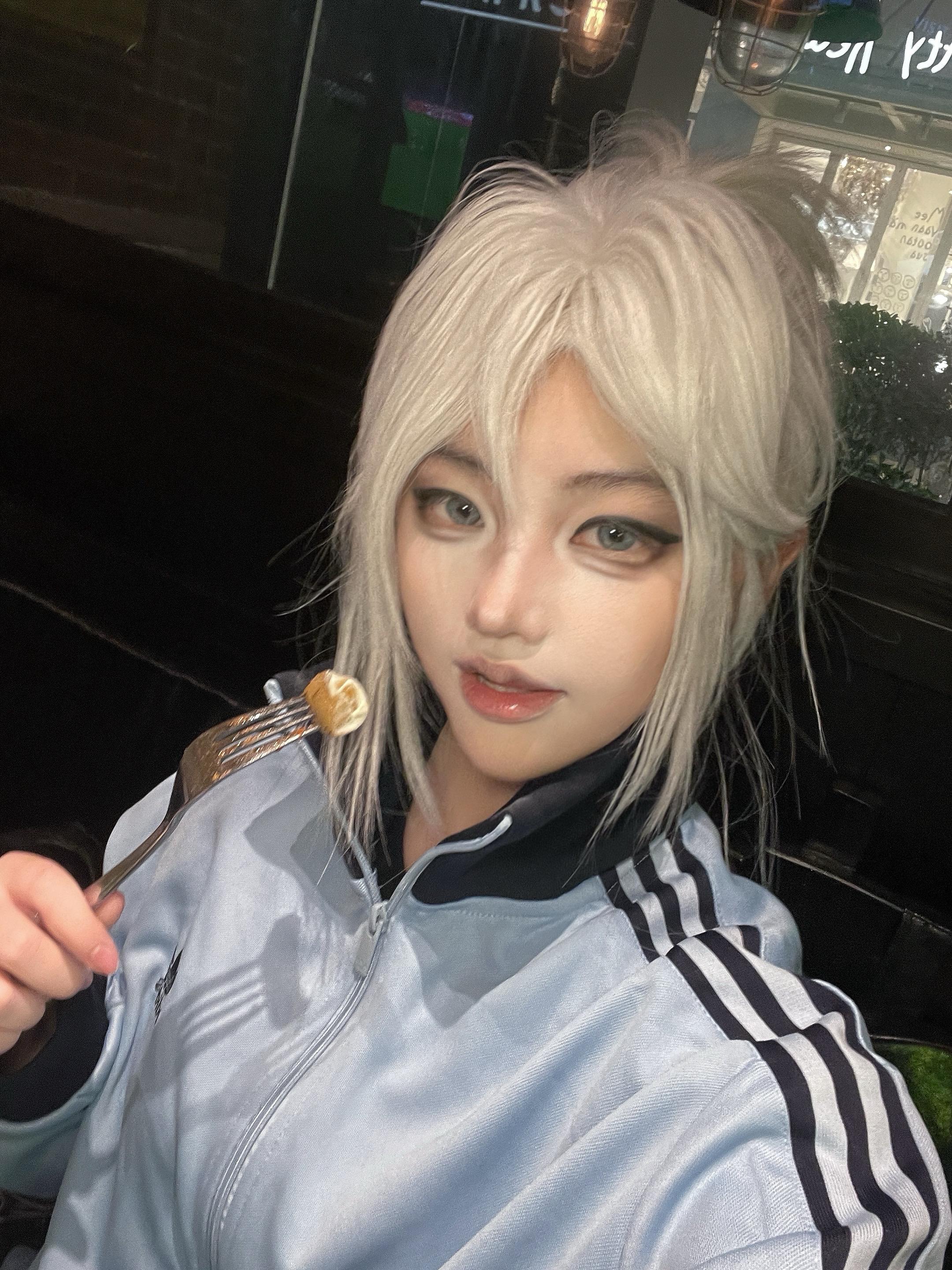 来点儿吃的吧。