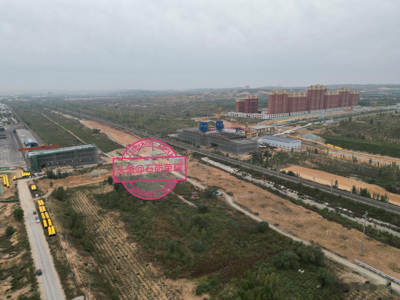 榆林市区首个上跨延榆高铁和包西铁路的斜拉桥最新进展来了
项目用于连接贯通榆林高新