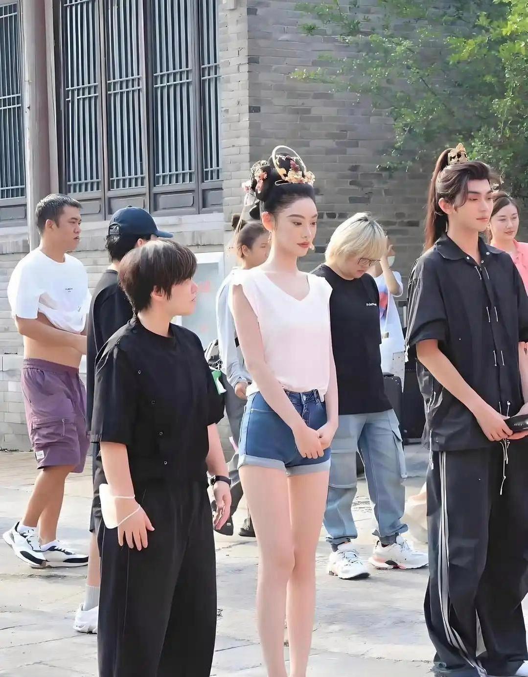 网红迪迪不畏短剧路透，你认识她吗 