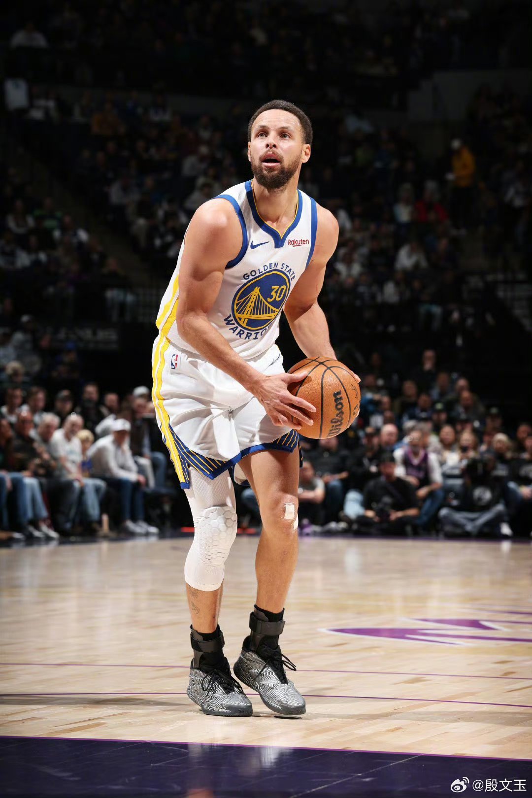 明天上午9:30，在五星体育电视直播湖人VS勇士。NBA版元宵晚会，看点拉满。 