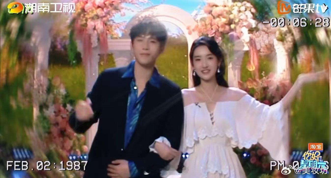 王安宇王玉雯手掌比心 DV镜头下的王安宇王玉雯打卡hi6《值得爱》里周水代大吉的