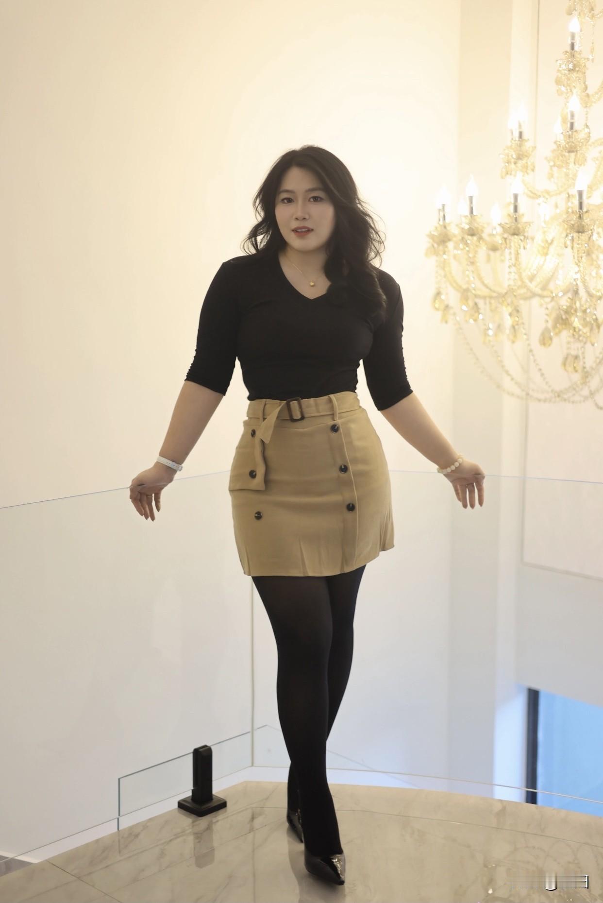 有魅力的中年女人有什么特征?注重外在形象，穿着得体。