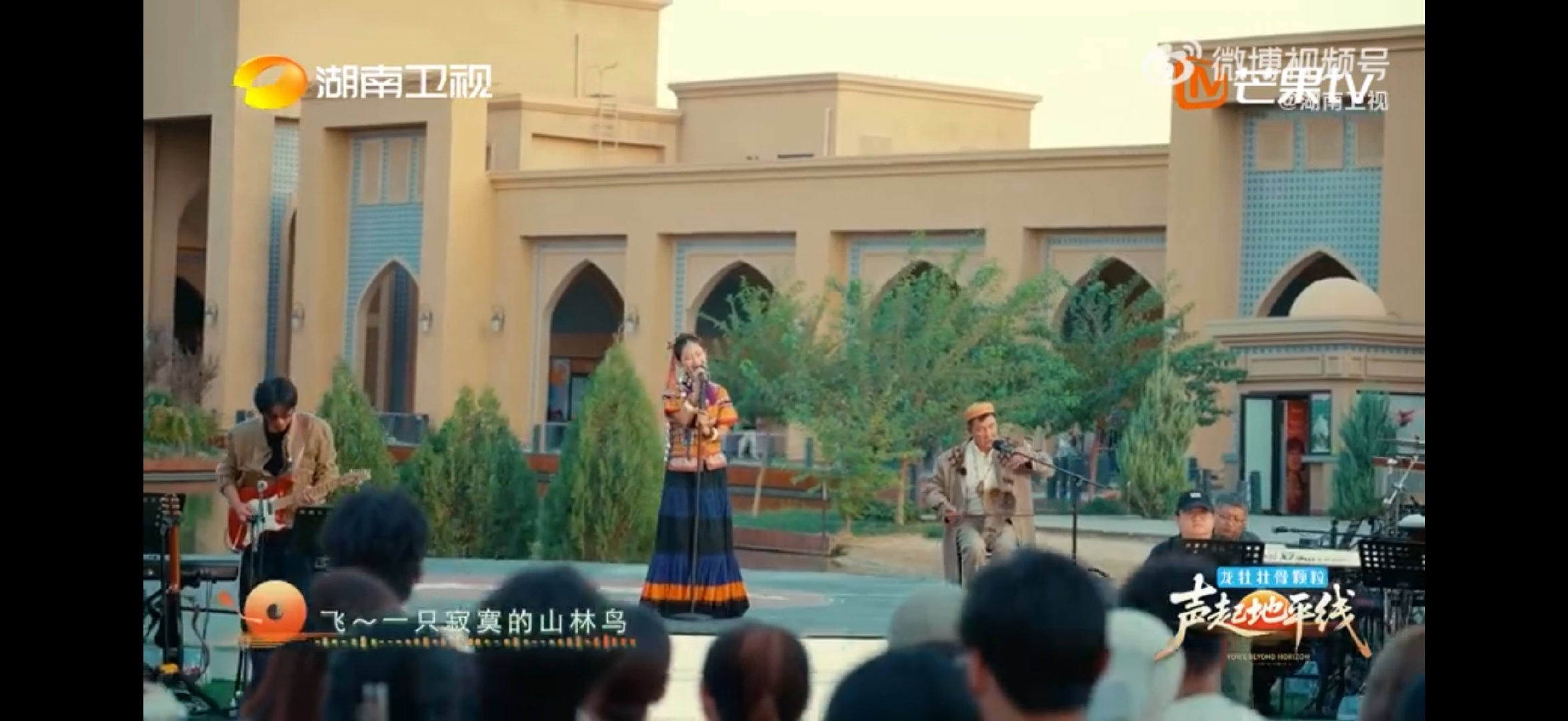 拉丹珠的歌声有旷野般的自由声起地平线很多歌手唱的是技巧，拉丹珠唱的是根。她把故乡