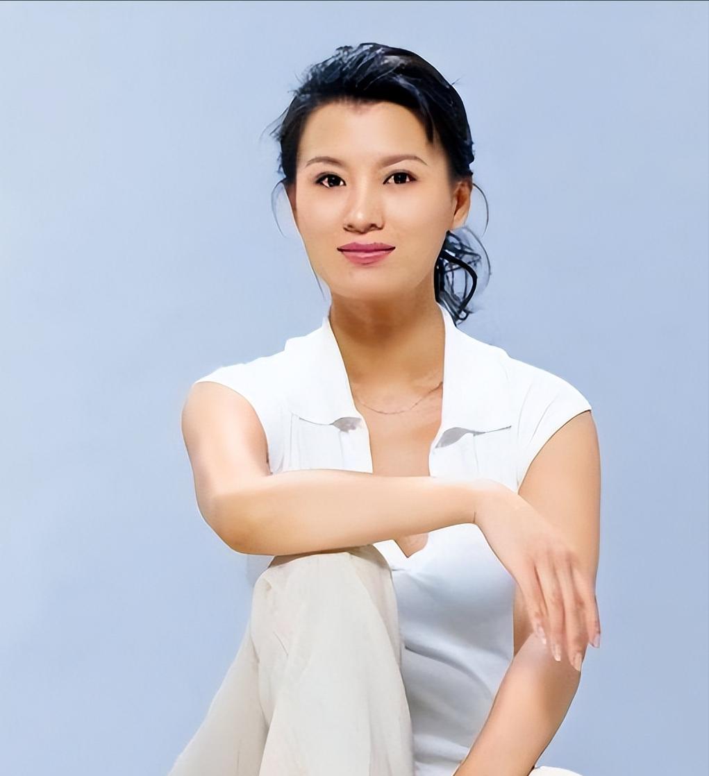 1994年，24岁的史兰芽正面临人生最阴冷的倒春寒。怀胎六月，丈夫却突然甩出一纸