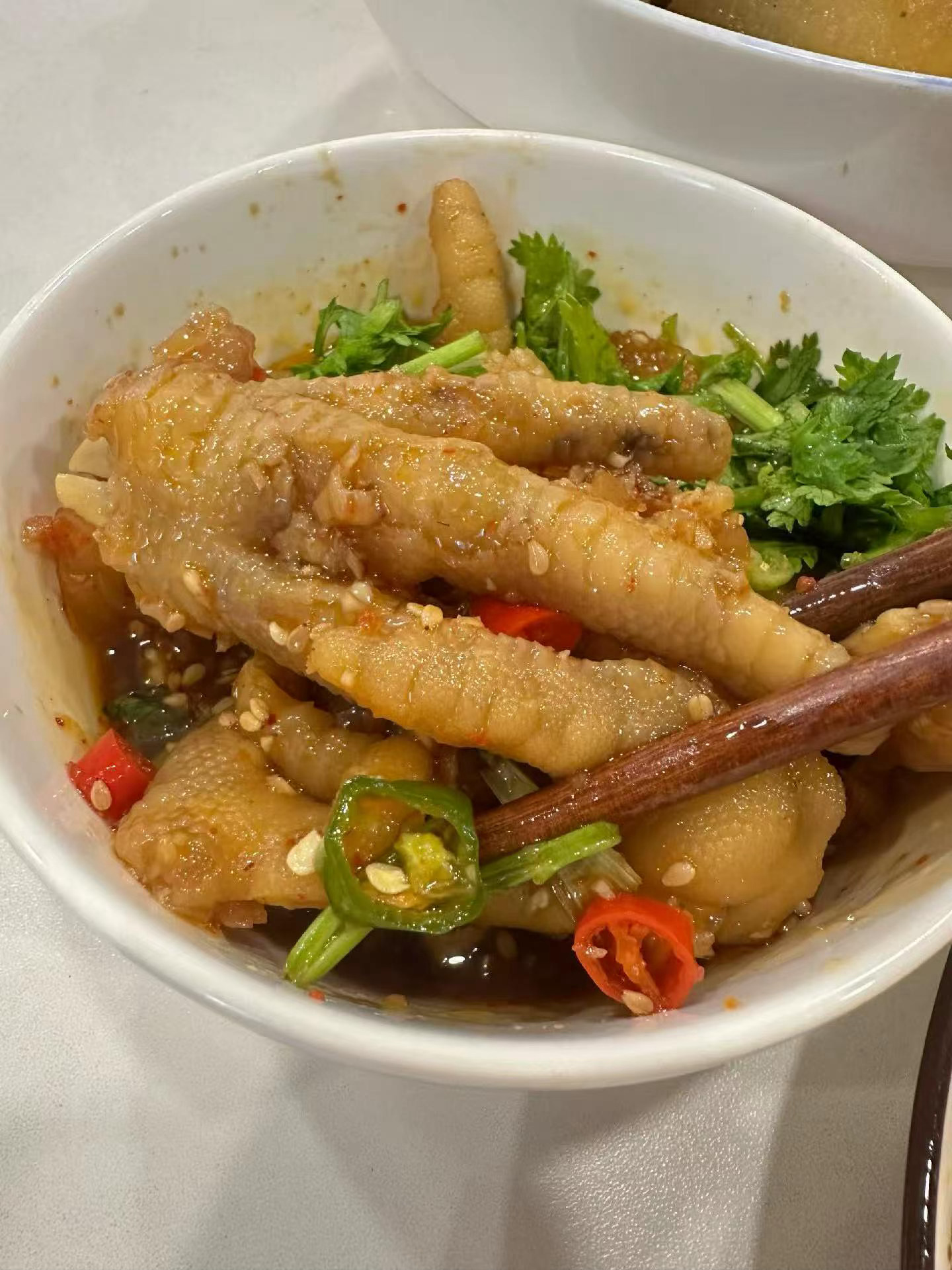 问就是明天有鸡爪哟刚打给我爸通知他，跟我说明天他有事，我说不行，反正明天你要做，