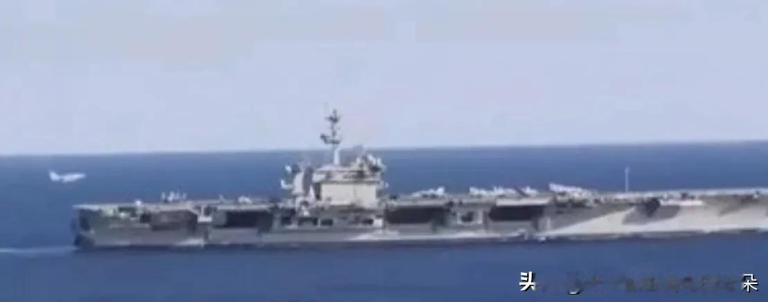 美军“林肯”号航母沦为“海上监狱”？连续250天不靠港，水兵崩溃跳海，5000人