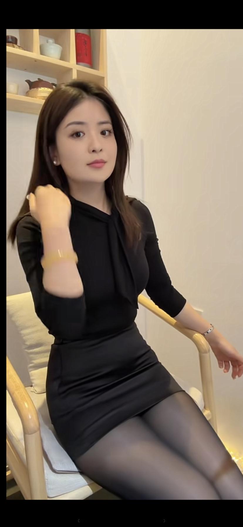 优雅黑裙，尽显女性魅力！💃🏻✨