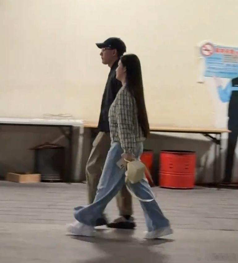 刘恺威方辟谣新恋情刘恺威方称图频中不是刘恺威本人 刘恺威影迷会辟谣新恋情，称图频