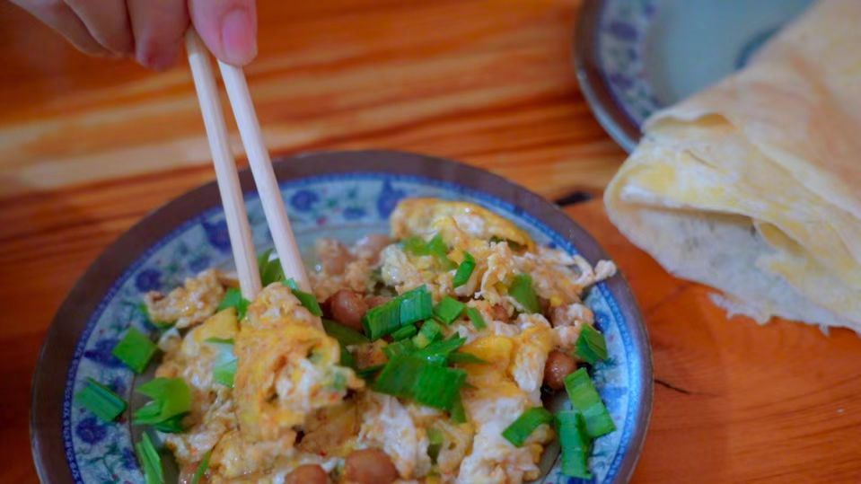 酒都春光好宿迁风味满是治愈的味道~清晨的油炸包子、撒汤、炒鸡蛋等地道早点🍜，唤