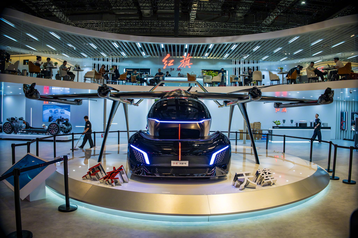 【红旗飞行汽车目标 2029 年推出首款产品，2035 年实现商业化载人飞行】中