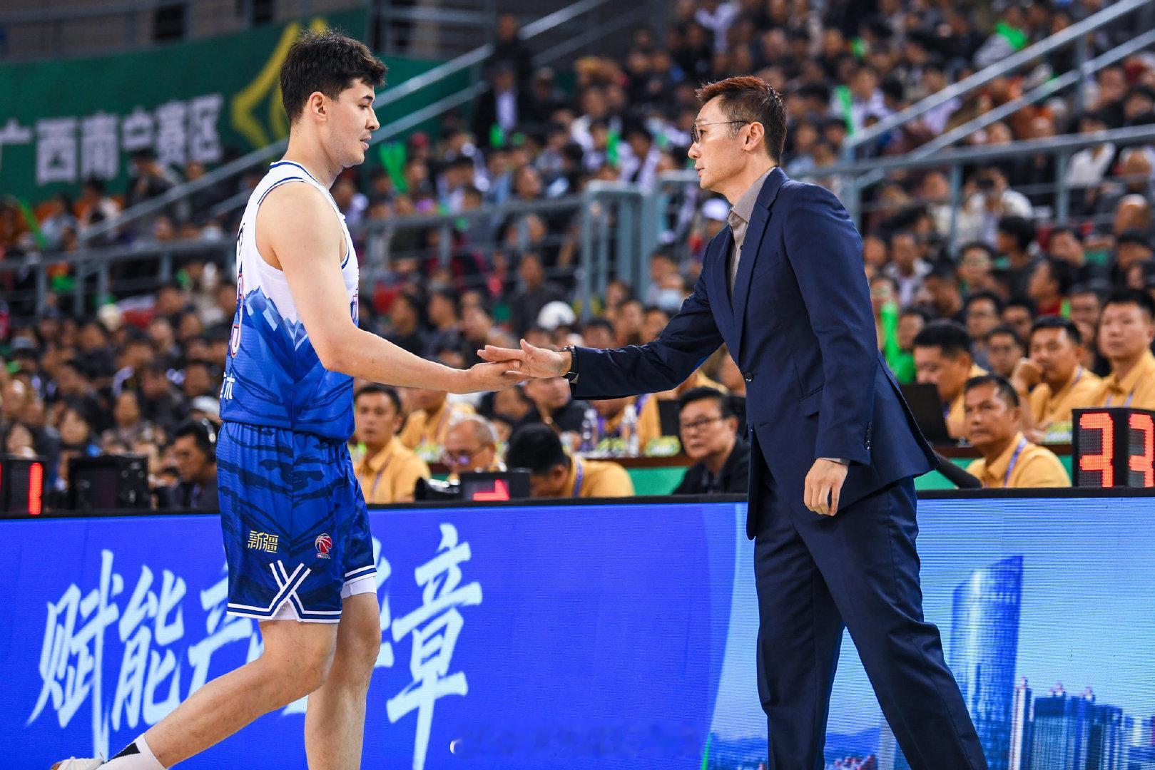 【图集】新疆伊力特 78-91 浙江稠州金租，用组图来欣赏双方球员的精彩瞬间！ 