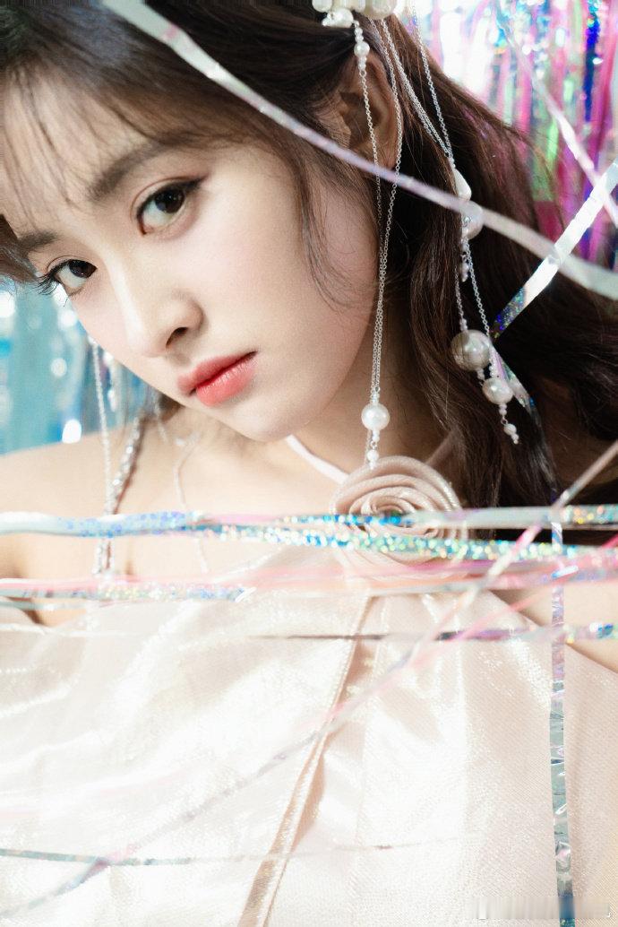 沈月#怦然心动20岁# 脸链造型写真照学姐你漂亮！隔着屏幕都感觉香香的宝宝~大大