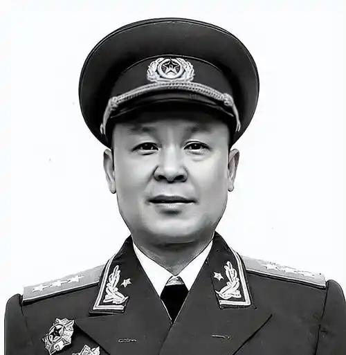 他既当过兵团司令，又出任兵团政委，怎么却被评为副兵团级上将？

1955年全军大
