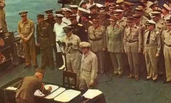 日本这次怕是要坐不住了。
德国总理追着俄国要战争赔款，俄外交部愤然翻出二战时期的