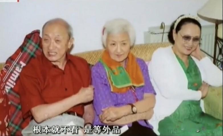 1952年，黄宗江把王晓棠 王文娟招进总政文工团，没想到的是很快王晓棠和他的同事