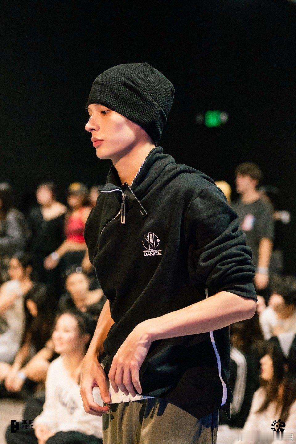 赵雨凡JAMES  🦅赵雨凡全能制作人 心中不可少善，行事不可无善。人前不为恶