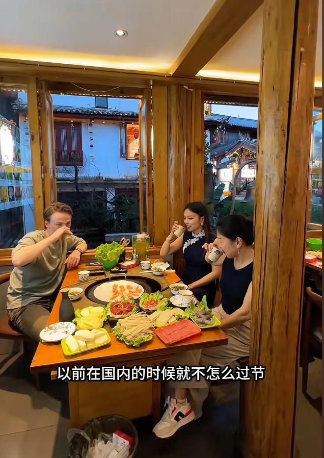 中国博主在欧洲惊奇地发现，来自祖国的电动车已成为街头一景，顿时百感交集。 ​​​