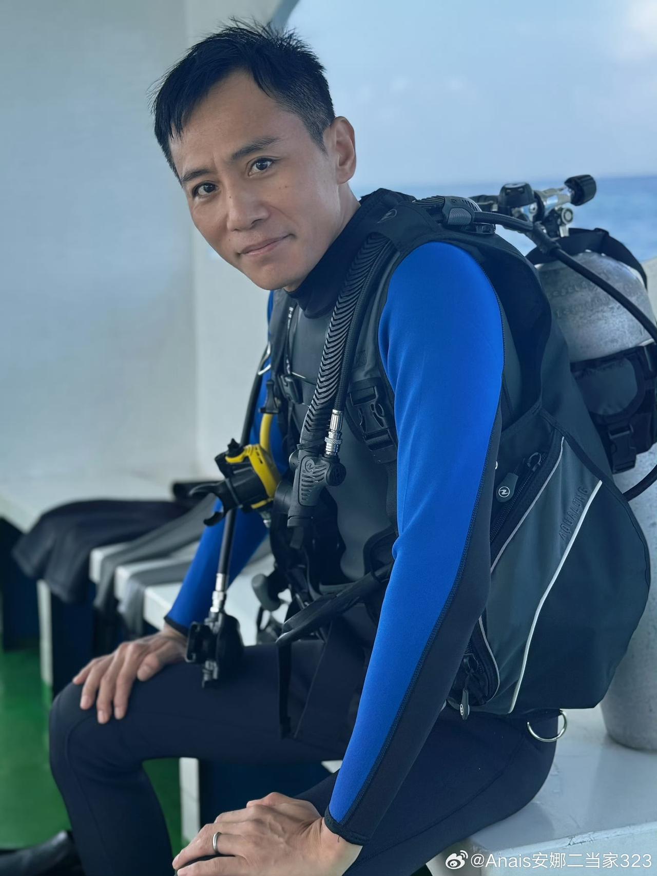 安娜：刘烨，生日快乐我的爱，看着你一年比一年有味道，我心里就踏实。今天不整虚的，