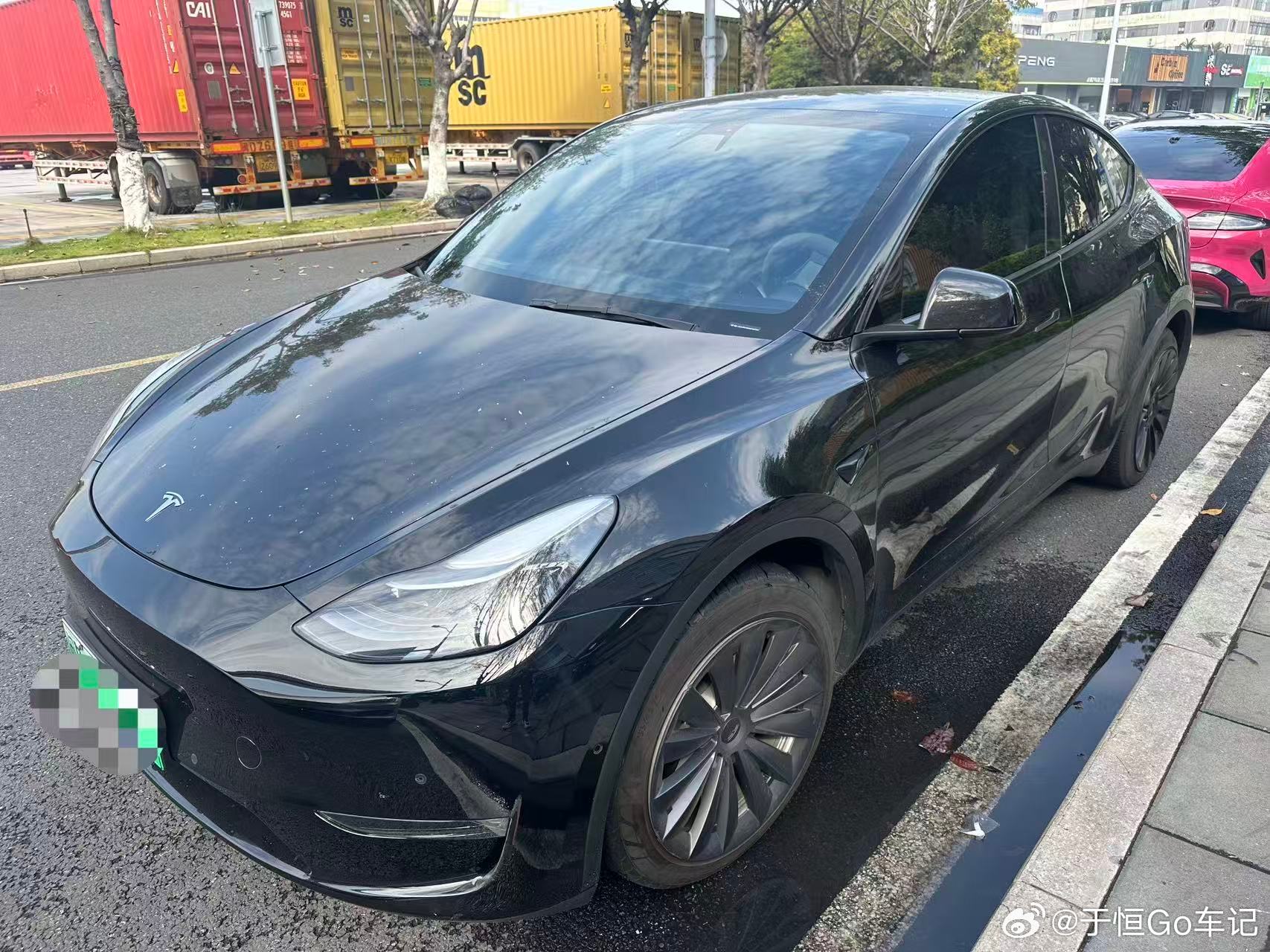 昨天晚上到的那台23年标续航的Model Y卖了晚上又到一台21年四驱长续的Mo