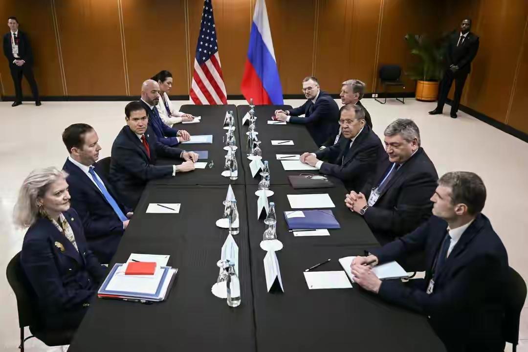 王毅提前离开东盟会议，不与日本“新军国主义”者碰面，就是痛打落水狗，将斗争进行到