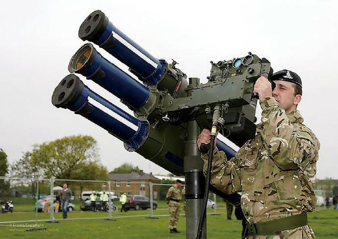 每天认识一件兵器 英国“星光”防空导弹“星光”（Starstreak）防空导弹是