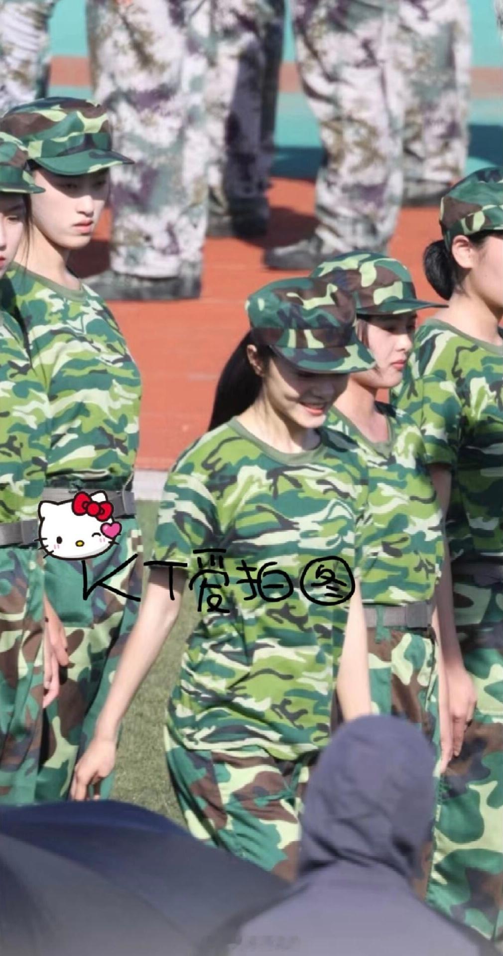 #赵今麦樱桃琥珀军训路透# 小兵林其乐！ ​​​