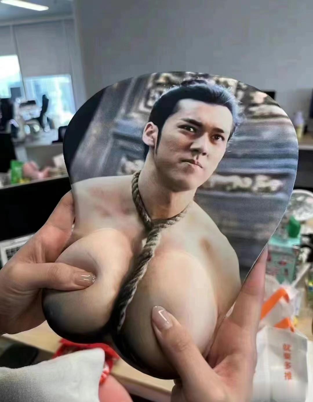 男色消费的时代，来了！[笑哭]

      