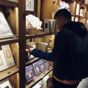 沙丘中的漂流瓶