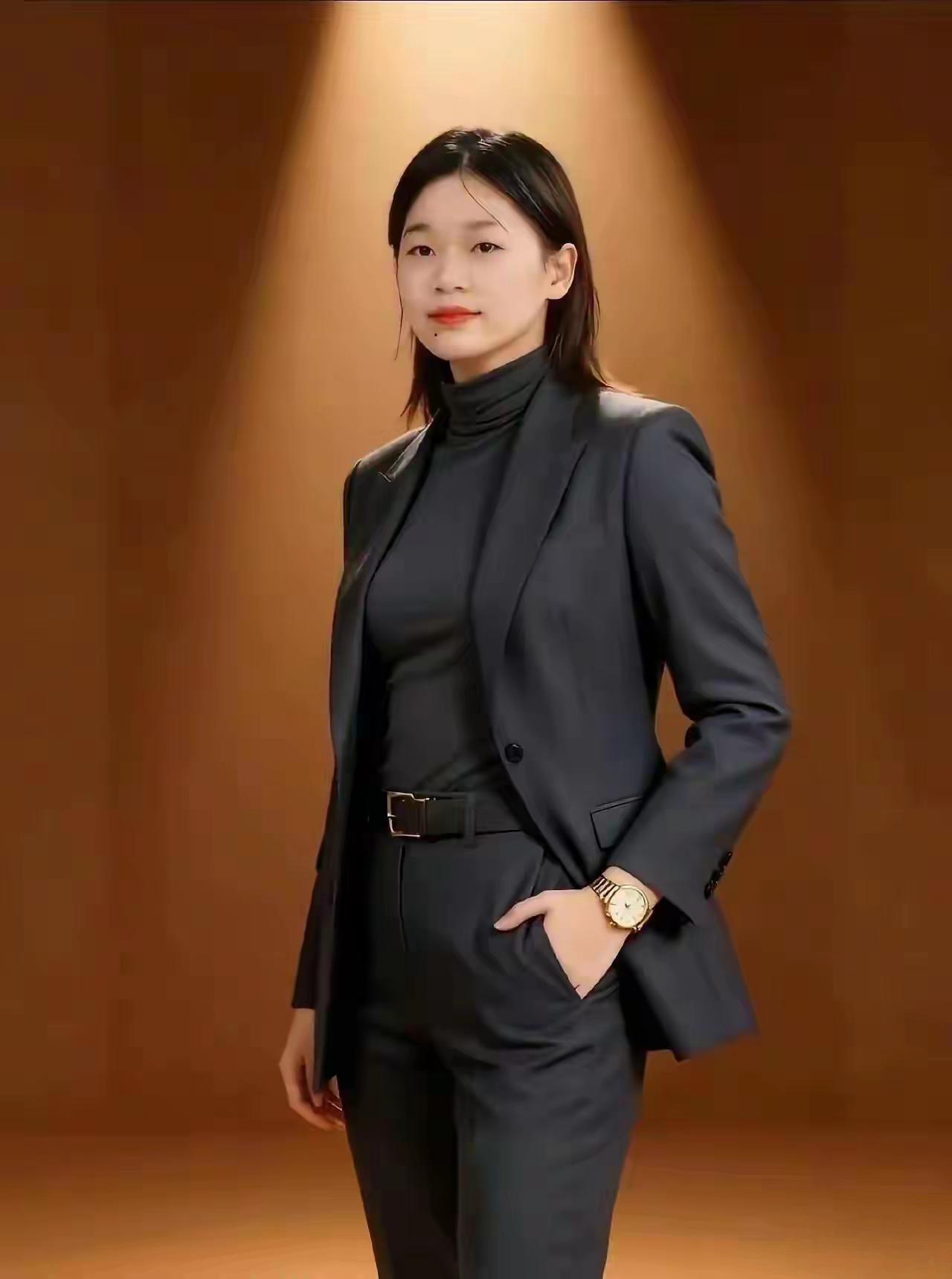 【这才是有型的形象，比显矮显胖的代言强多了】口碑挽回来不少，这是全红婵的西装造型