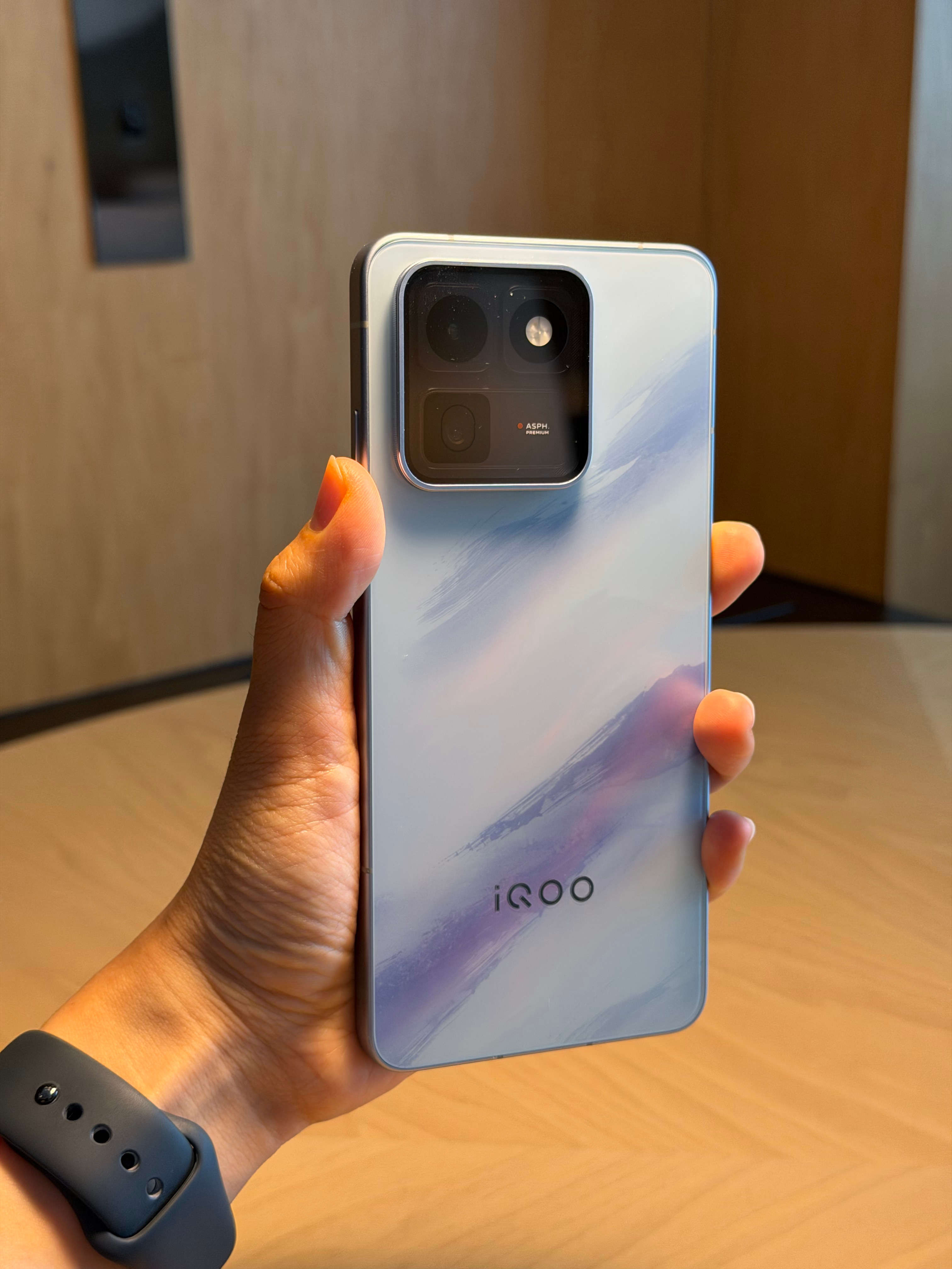 iQOO15T三款配色：「青云」、「传奇版」、「赛道版」相信我青云真的很特别特别