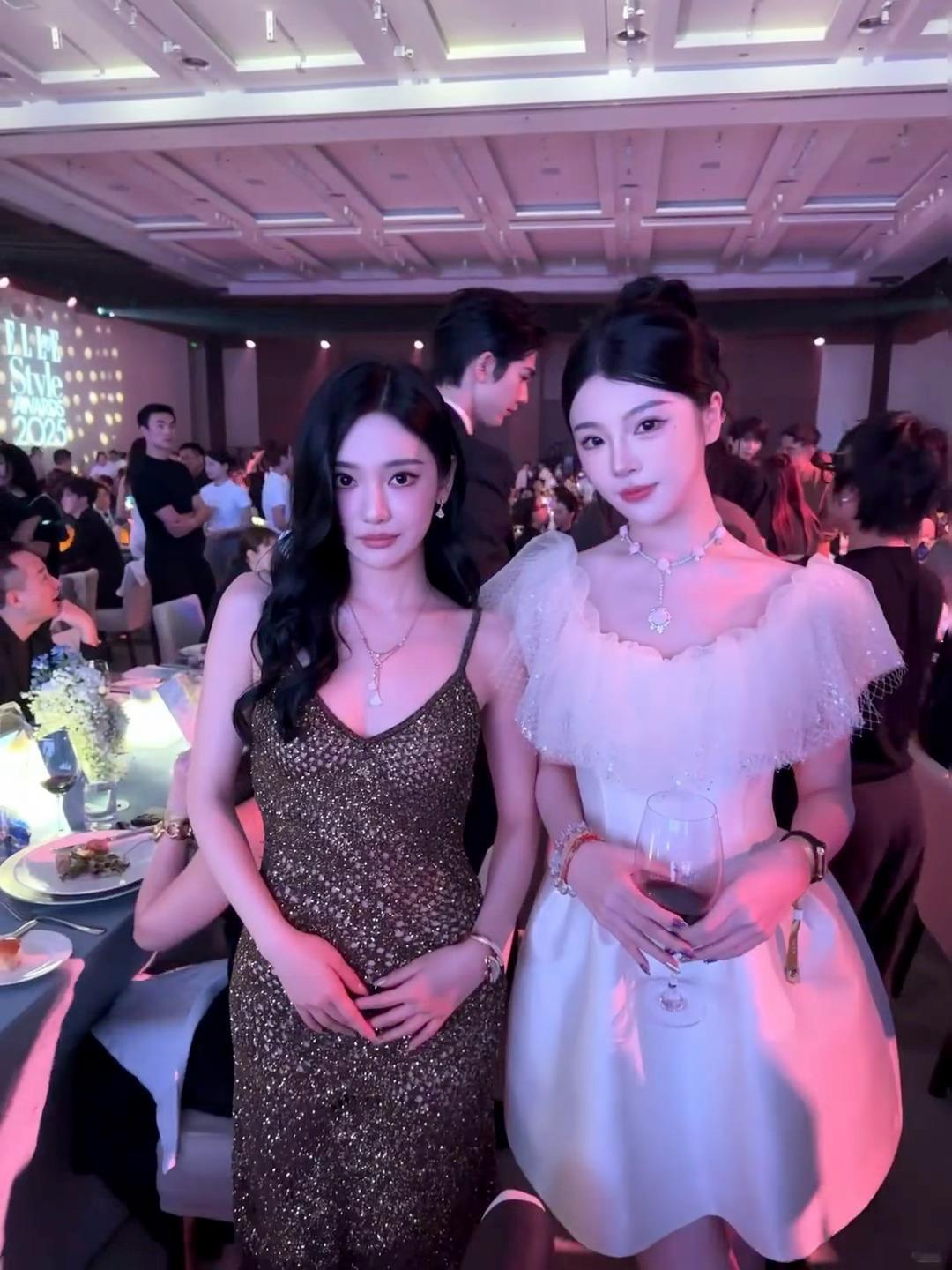 晚宴合照📸宁艺卓ELLE盛典🦋宁艺卓 好会吹的风 ​​​