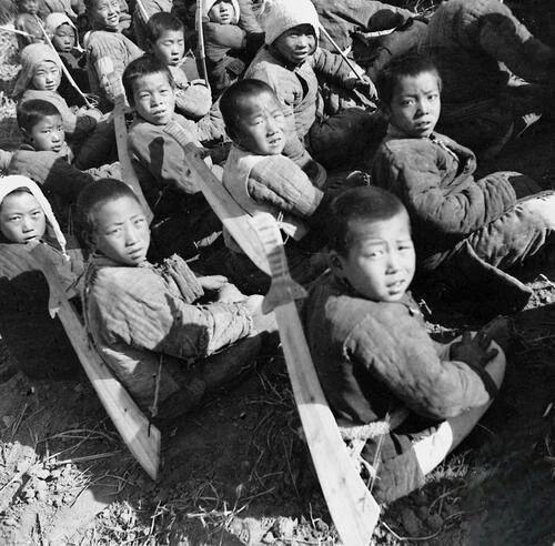 百余幅抗战老照片首次曝光大刀向鬼子们的头上砍去！