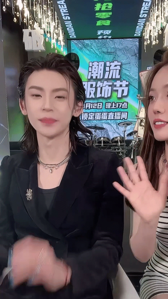 小鬼直播 小鬼的宠粉从来不是说说而已，直播有问必答太戳了！新歌已经循环到停不下来