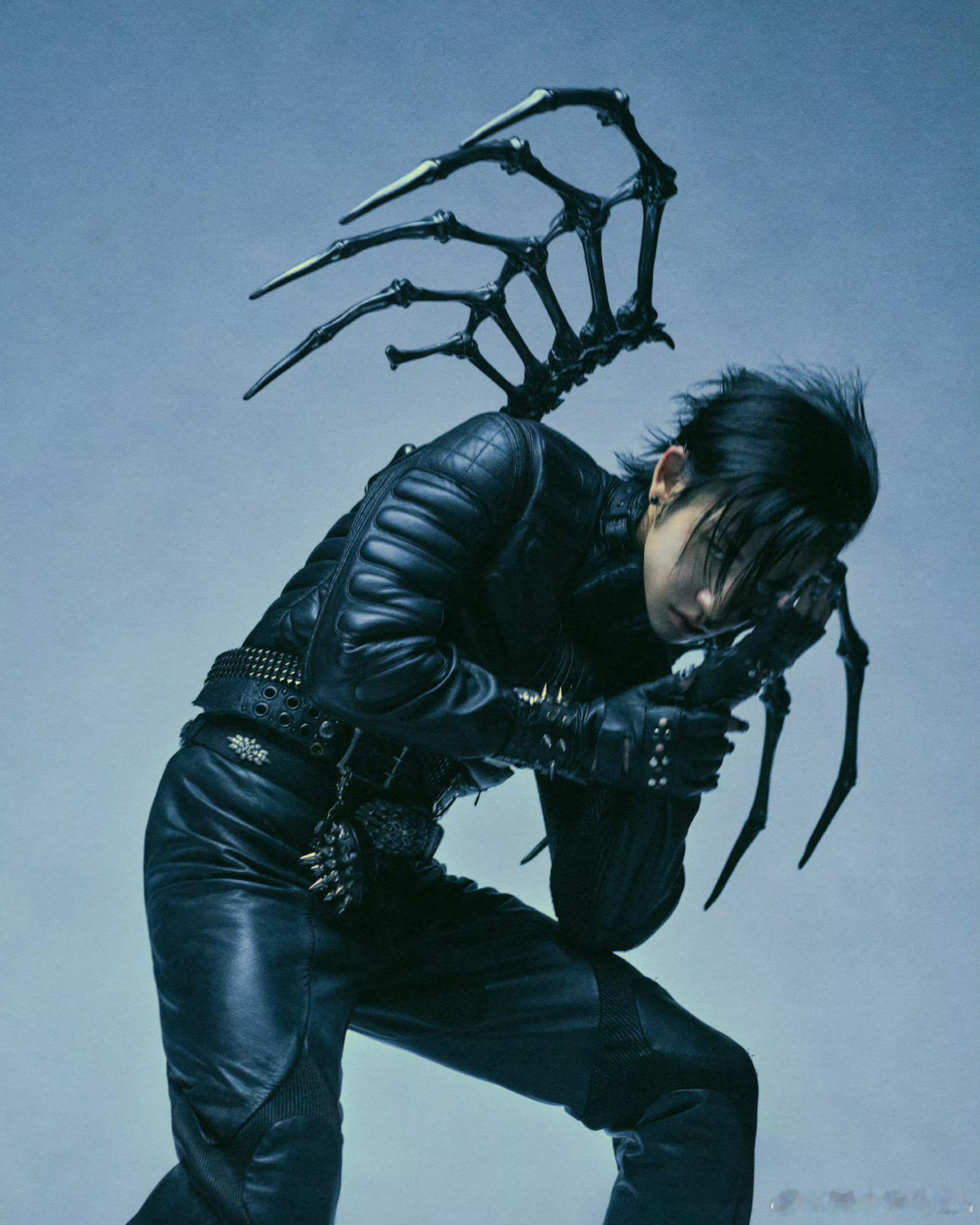 小鬼全球巡回演唱会官宣 那会儿的大学生从18岁听他的歌，到现在他开全球巡回演唱会