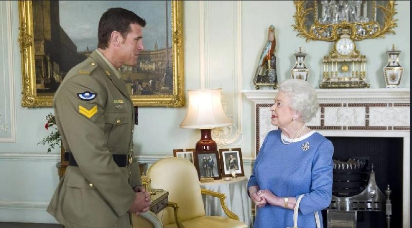 澳洲战功显赫的在世英雄昨日遭到逮捕，将被控于阿富汗部署期间，涉及杀害手无寸铁平民