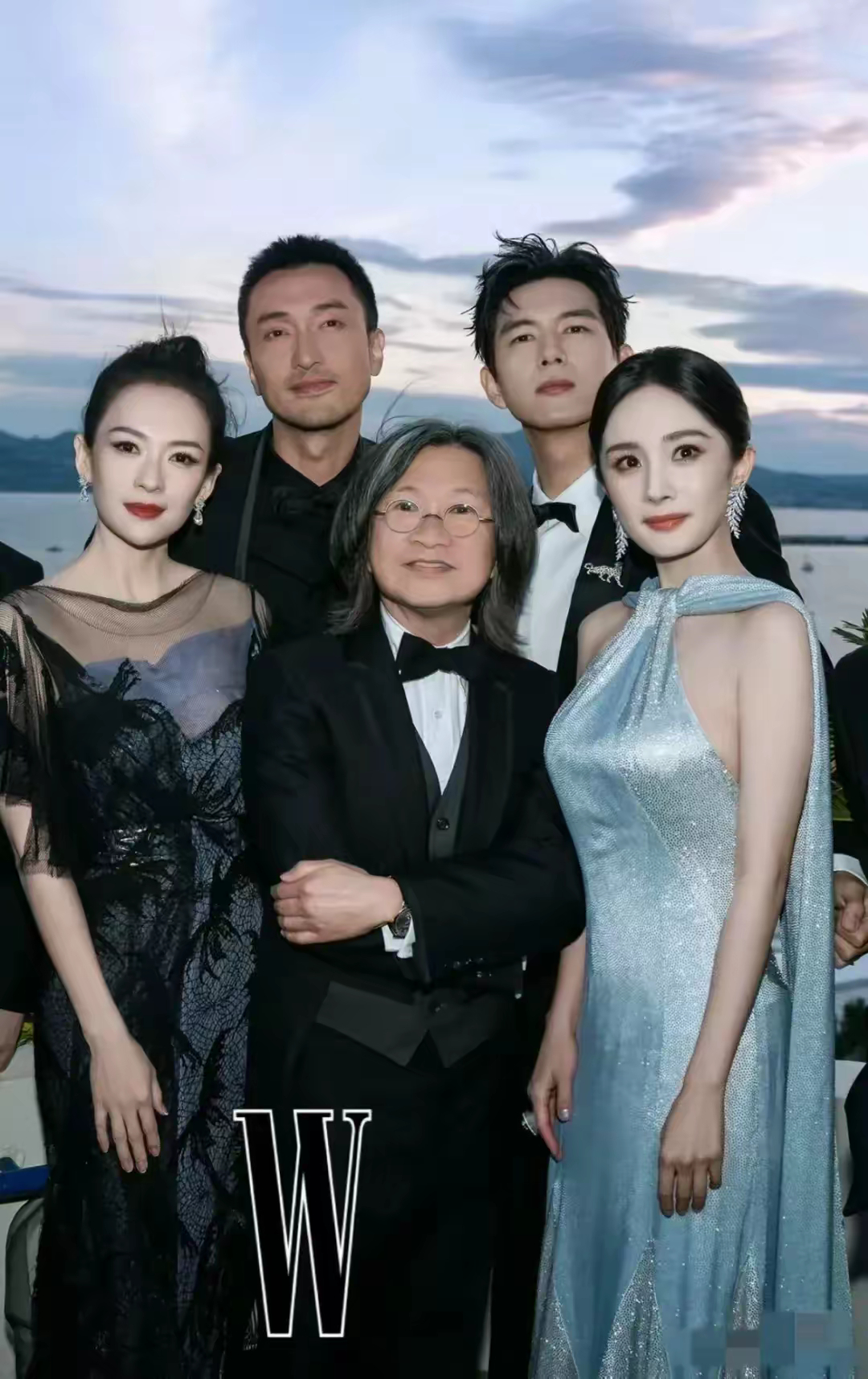 #杨幂给章子怡让镜头#章子怡霸气出现在镜头面前，剧中配角杨幂主动给章子怡让出镜头